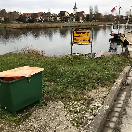 In Gelb, Mit Balkon, Kamin, 50 Schritte Zu Radweg, Ideal For Long Stay, 4 Singles In Single