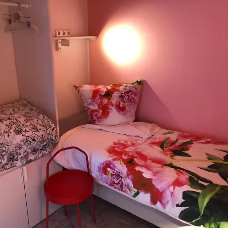 In Gelb, Mit Balkon, Kamin, 50 Schritte Zu Radweg, Ideal For Long Stay, 4 Singles In Single Casa de hóspedes Mainstockheim