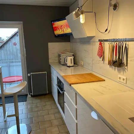 In Gelb, Mit Balkon, Kamin, 50 Schritte Zu Radweg, Ideal For Long Stay, 4 Singles In Single *