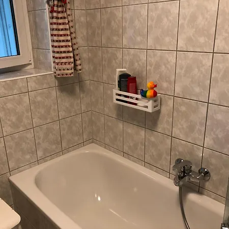 In Gelb, Mit Balkon, Kamin, 50 Schritte Zu Radweg, Ideal For Long Stay, 4 Singles In Single Casa de hóspedes