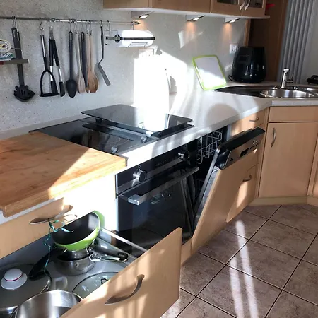 In Gelb, Mit Balkon, Kamin, 50 Schritte Zu Radweg, Ideal For Long Stay, 4 Singles In Single *