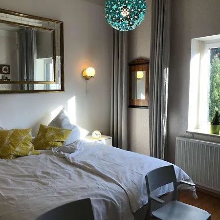 Casa de hóspedes In Gelb, Mit Balkon, Kamin, 50 Schritte Zu Radweg, Ideal For Long Stay, 4 Singles In Single Mainstockheim