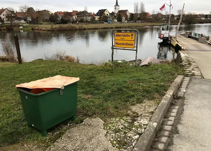 In Gelb, Mit Balkon, Kamin, 50 Schritte Zu Radweg, Ideal For Long Stay, 4 Singles In Single