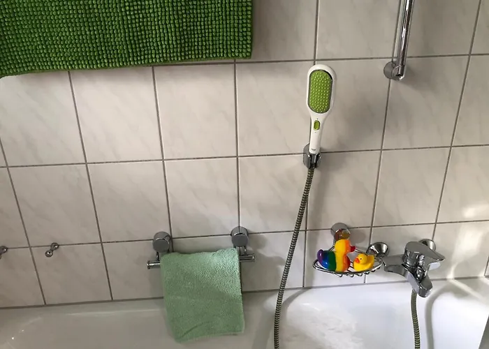 Pensjonat In Gelb, Mit Balkon, Kamin, 50 Schritte Zu Radweg, Ideal For Long Stay, 4 Singles In Single Mainstockheim