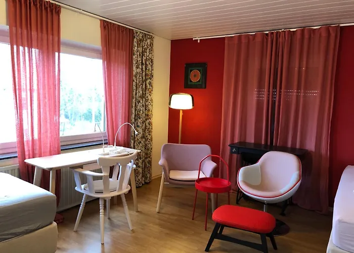 In Gelb, Mit Balkon, Kamin, 50 Schritte Zu Radweg, Ideal For Long Stay, 4 Singles In Single Pensjonat Mainstockheim