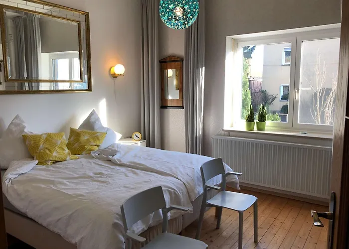 In Gelb, Mit Balkon, Kamin, 50 Schritte Zu Radweg, Ideal For Long Stay, 4 Singles In Single