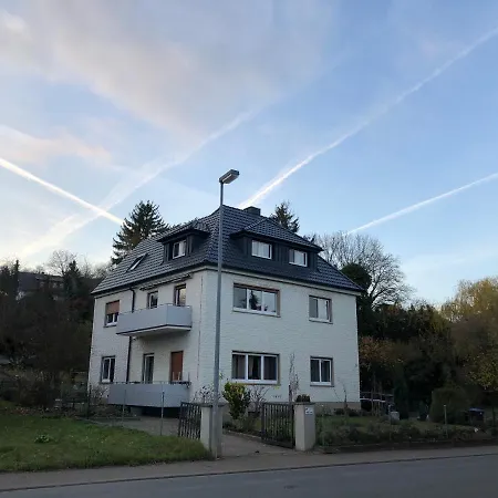 In Gelb, Mit Balkon, Kamin, 50 Schritte Zu Radweg, Ideal For Long Stay, 4 Singles In Single *