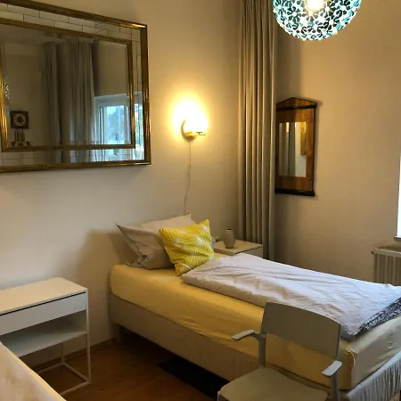 In Gelb, Mit Balkon, Kamin, 50 Schritte Zu Radweg, Ideal For Long Stay, 4 Singles In Single Guest house *