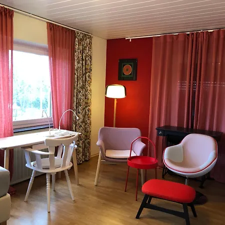 In Gelb, Mit Balkon, Kamin, 50 Schritte Zu Radweg, Ideal For Long Stay, 4 Singles In Single Affittacamere Mainstockheim